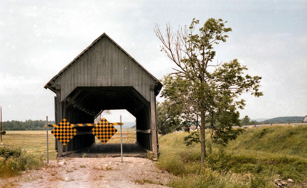 61-18-01 compton-station 1983 Gérald Arbour C1