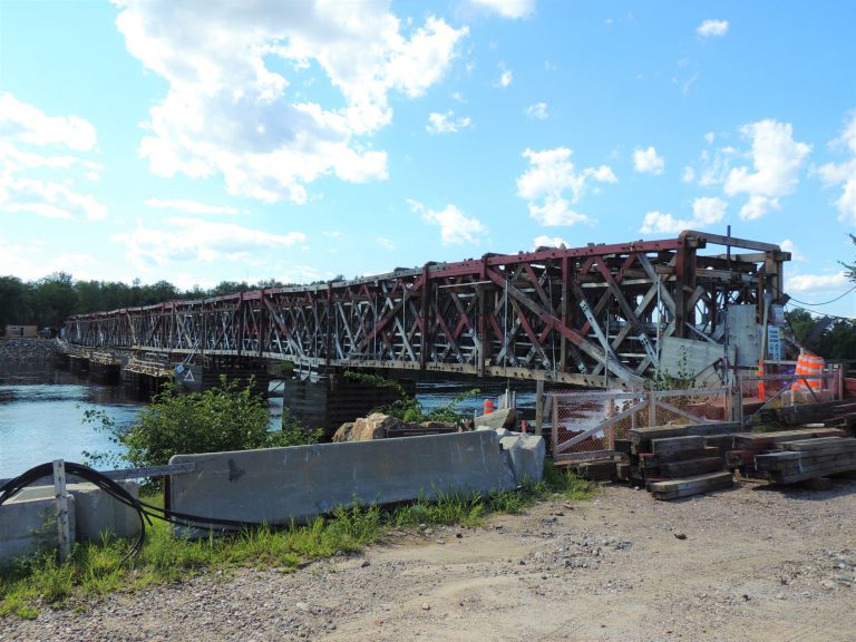 FortCoulonge état des travaux et maquette du pont Les ponts