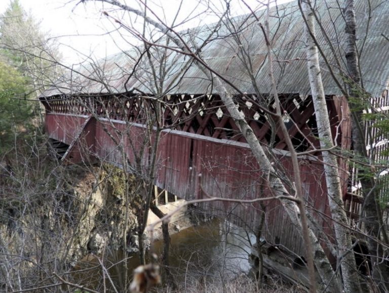 Le pont de la Frontière sur le site MétéoMédia Les ponts couverts au